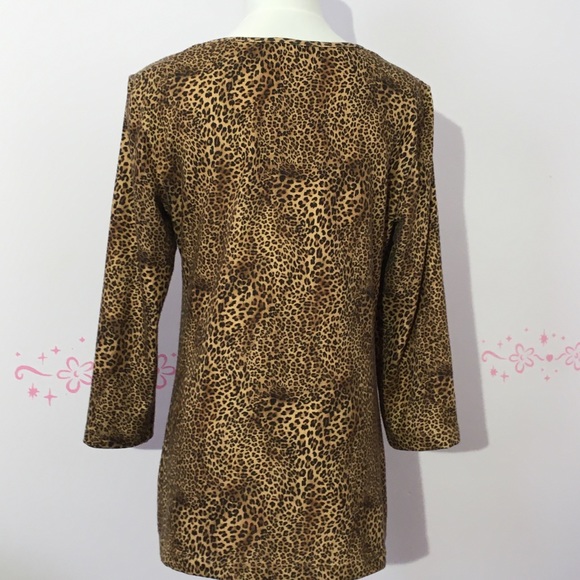 Barbara Lesser Leopard print top. - Picture 2 of 8